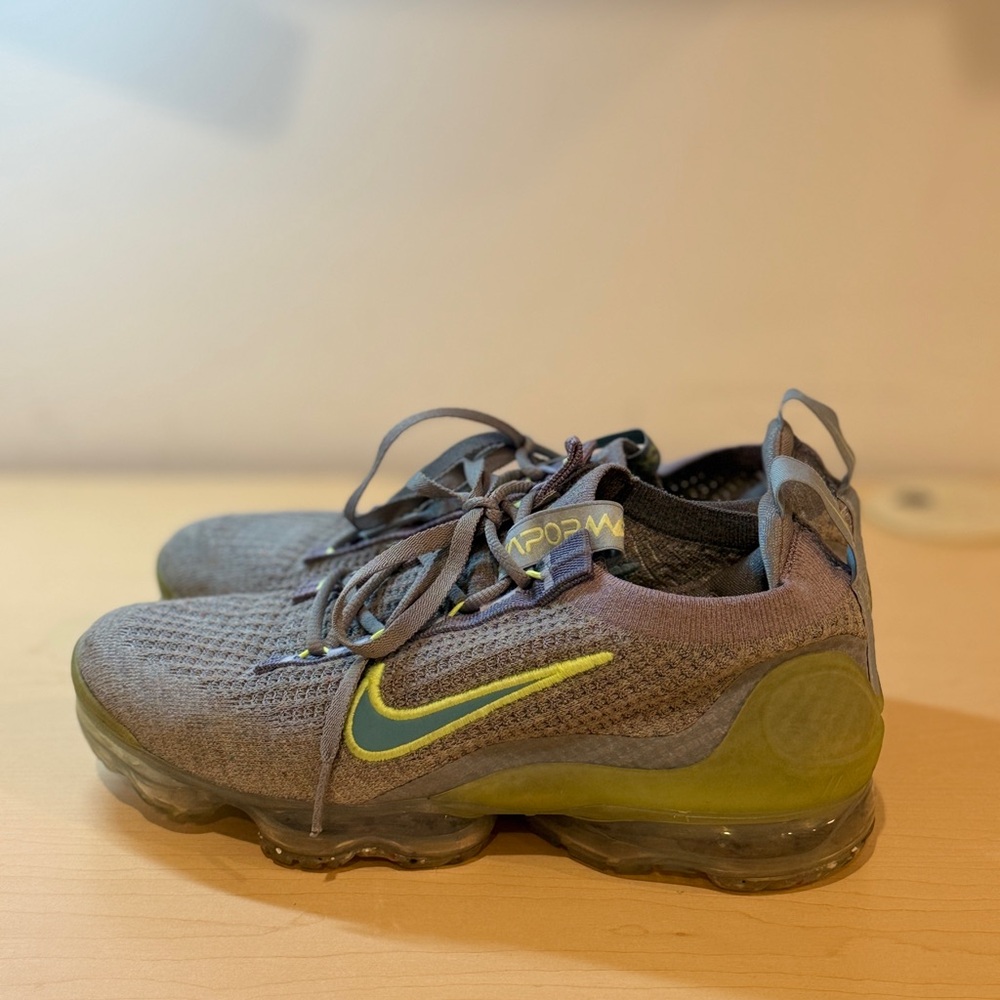 Nike Kids Gray and Yellow Sneakers